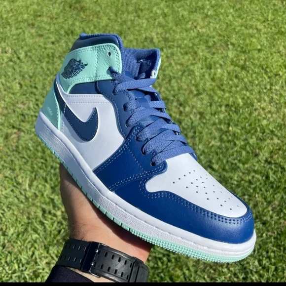 Nike Air Jordan 1 Mid Blue Mint White Navy AJ1 Size 11.5 MEN 554724-413